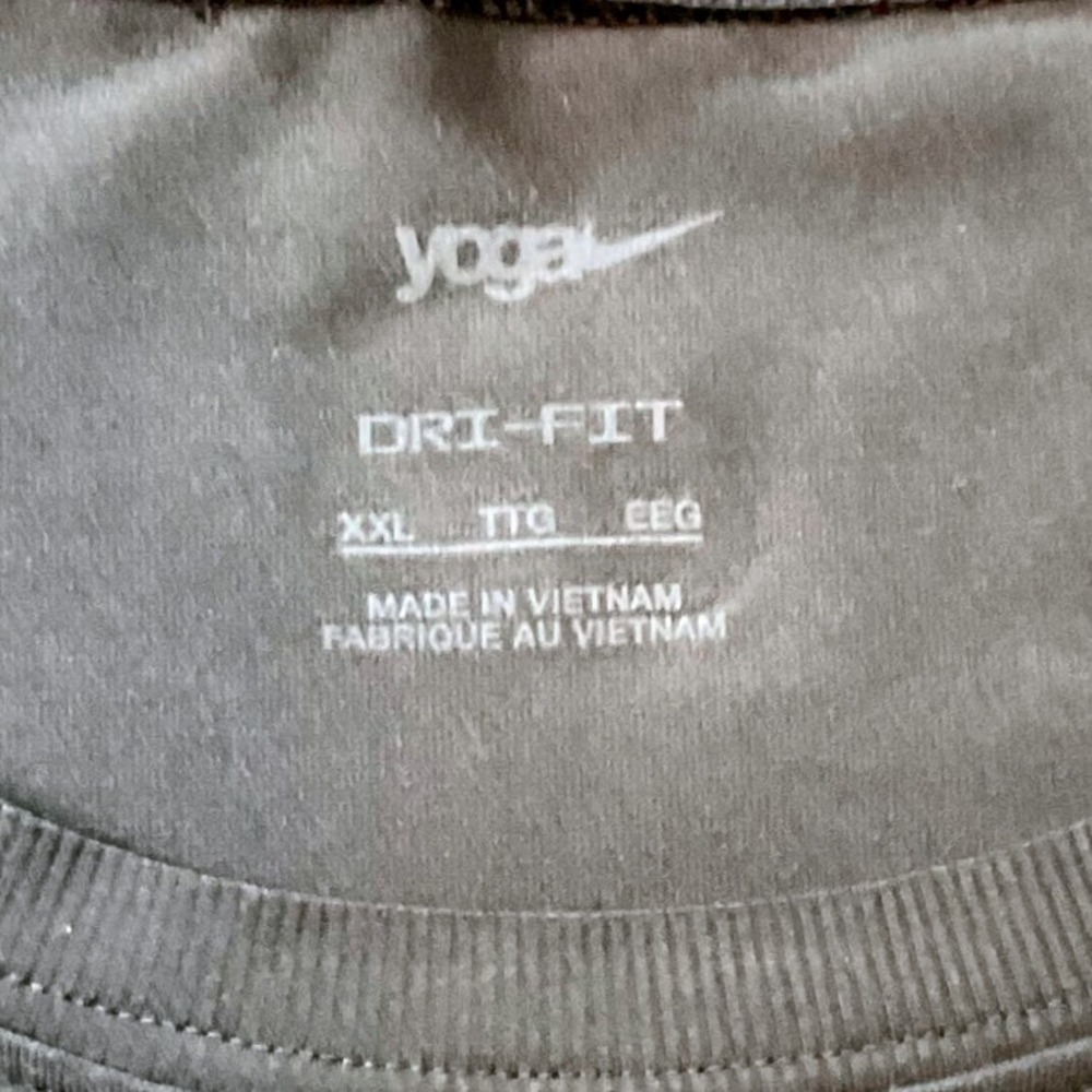 Nike Yoga Dri-FIT Mens XXL Black Short Sleeve Training T-Shirt Side Slit Hem